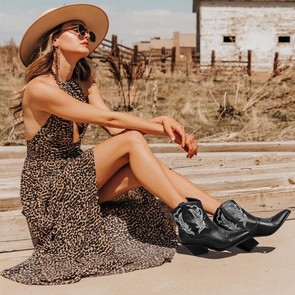 Women's Polyurethane Black Pu Embroidered Round Toe Short Ankle Chunky Heel Boot - Picture 5 of 7